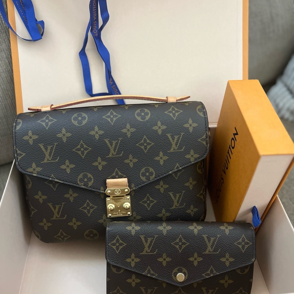 Louis Vuitton Bag Set - Pochette Métis and Sarah wallet